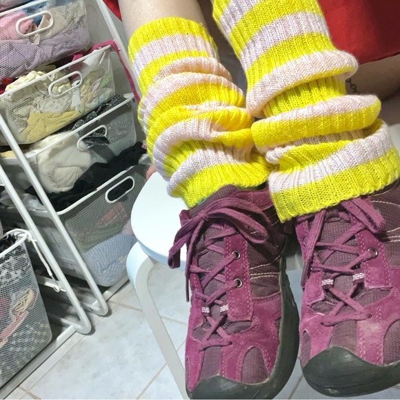 Mauve/dusty dark rose color Keen suede sneakers - Picture 3 of 9